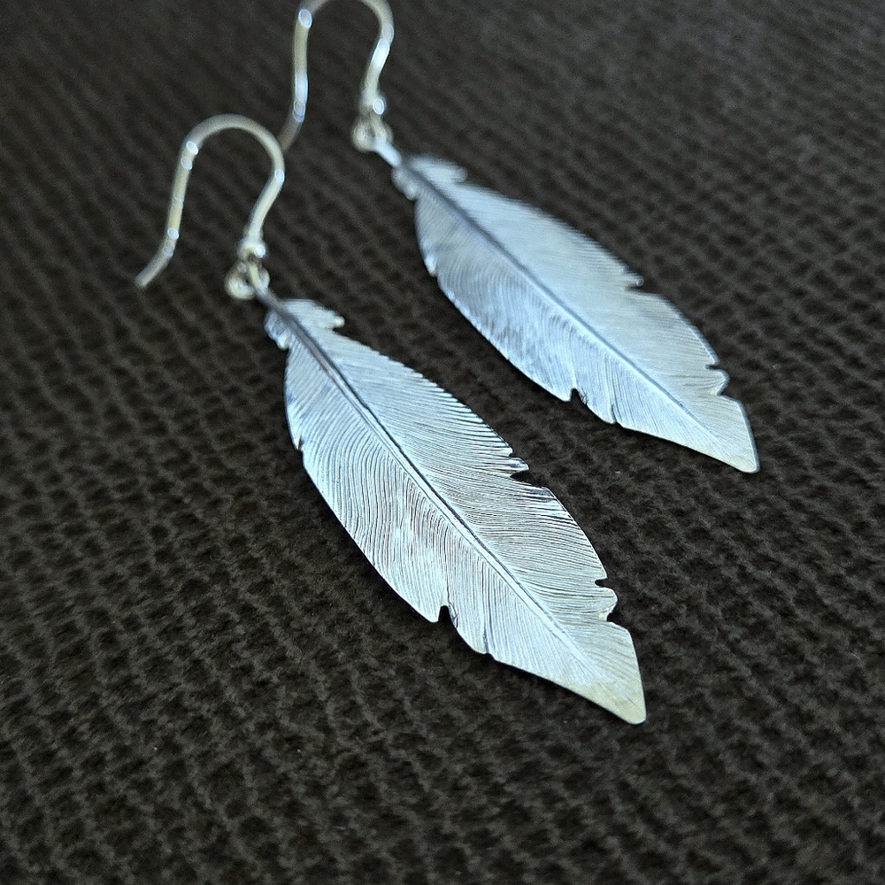 Mia Fiore Textured Silver🤍 Feather🪶 Earrings - Picture 2 of 16